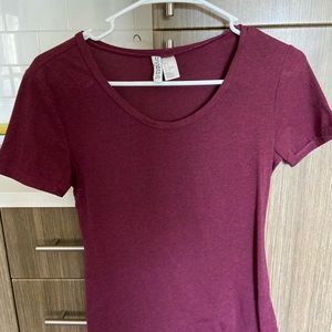 Women’s small maroon t shirt